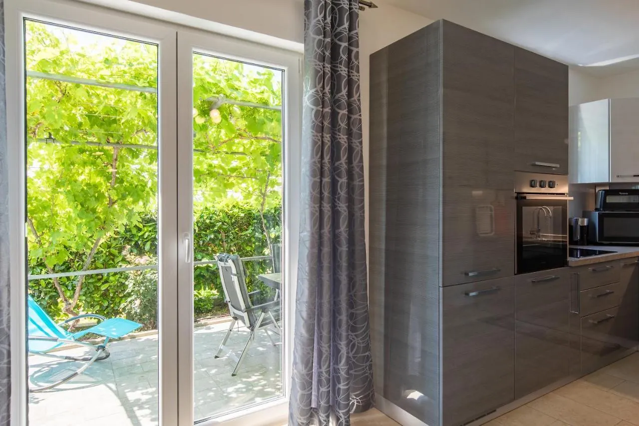 House Zrile With Garden And Jacuzzi Villa Baska  0*, Baska (Krk)