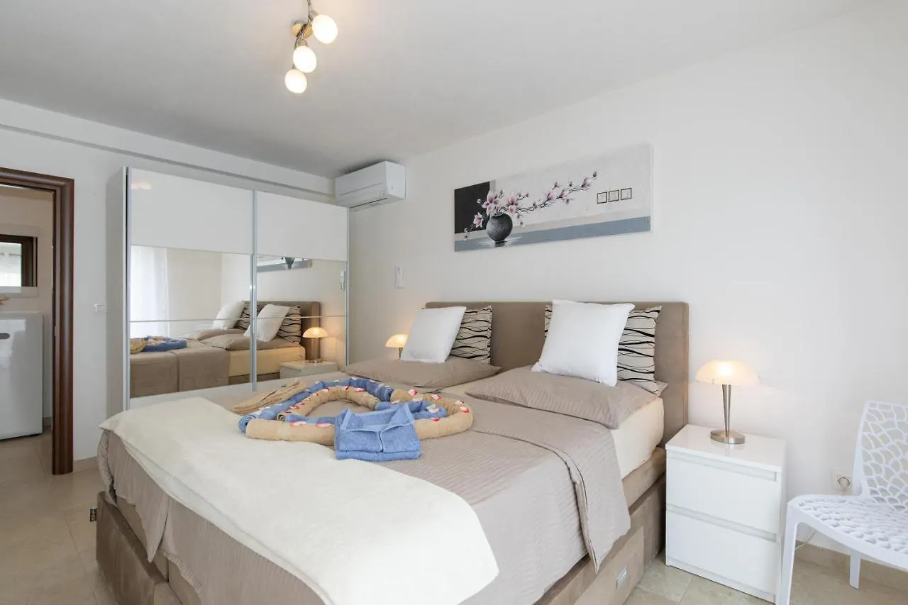 House Zrile With Garden And Jacuzzi Villa Baska  0*, Baska (Krk) Croatia