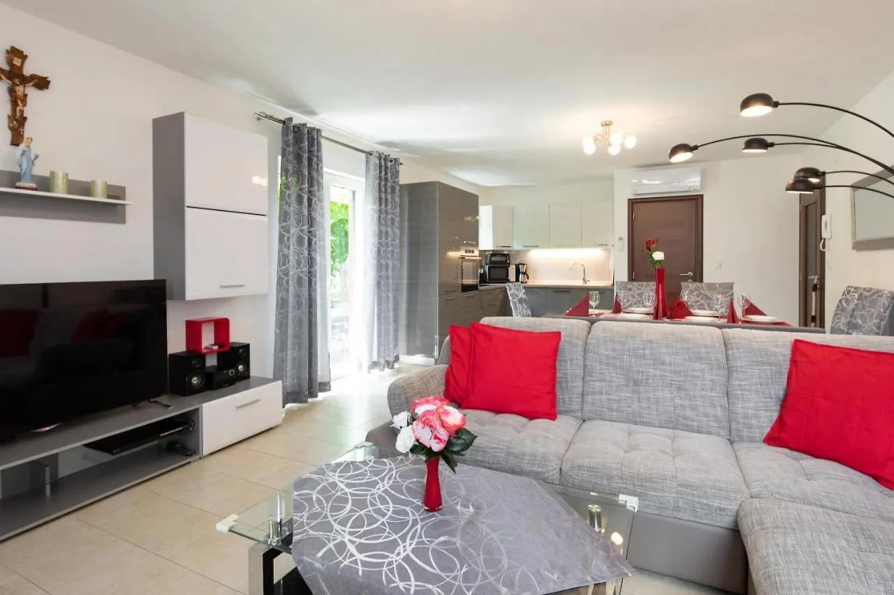 Willa House Zrile With Garden And Jacuzzi Baška