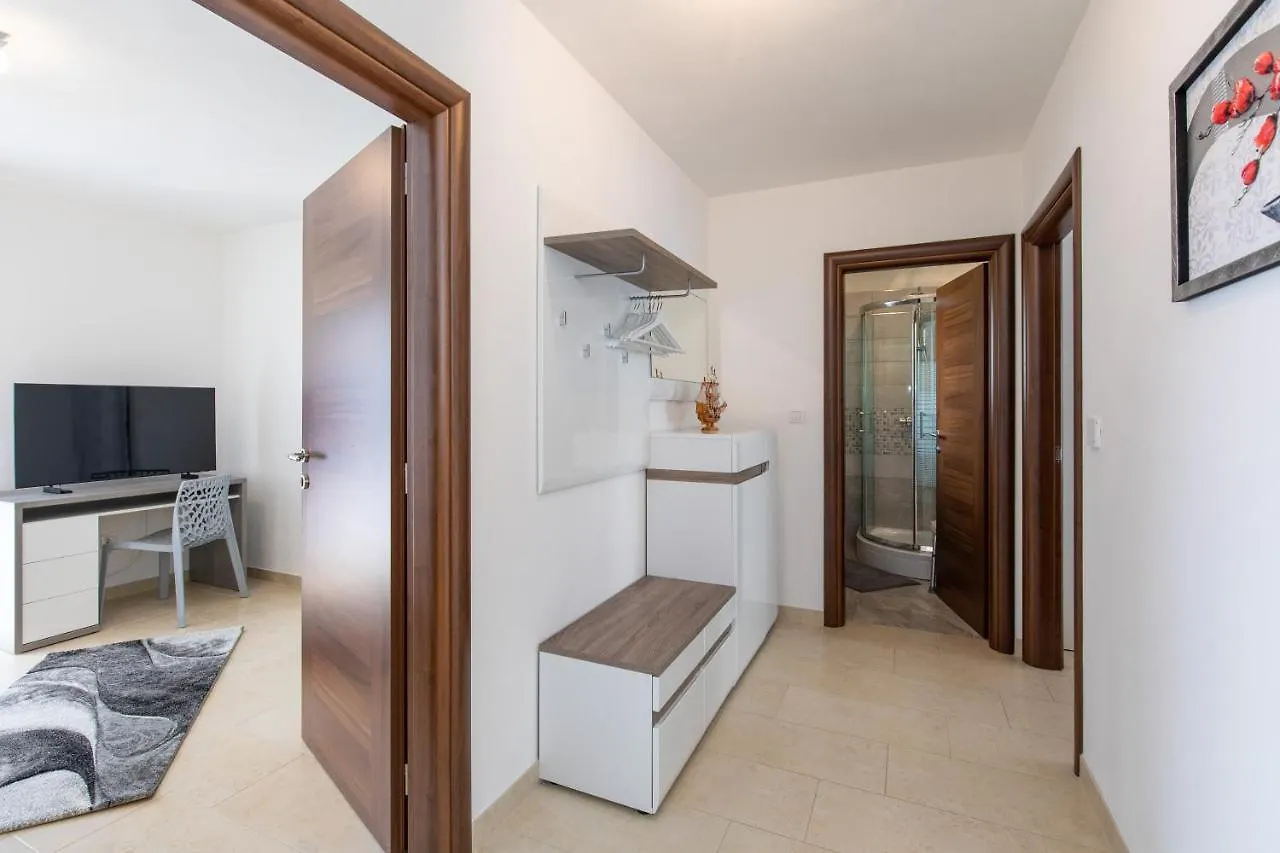 Dom wakacyjny Willa House Zrile With Garden And Jacuzzi Baška